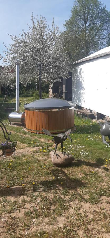 Viesu Nams "Laimes Pakavs" Hotel Straupe Bagian luar foto