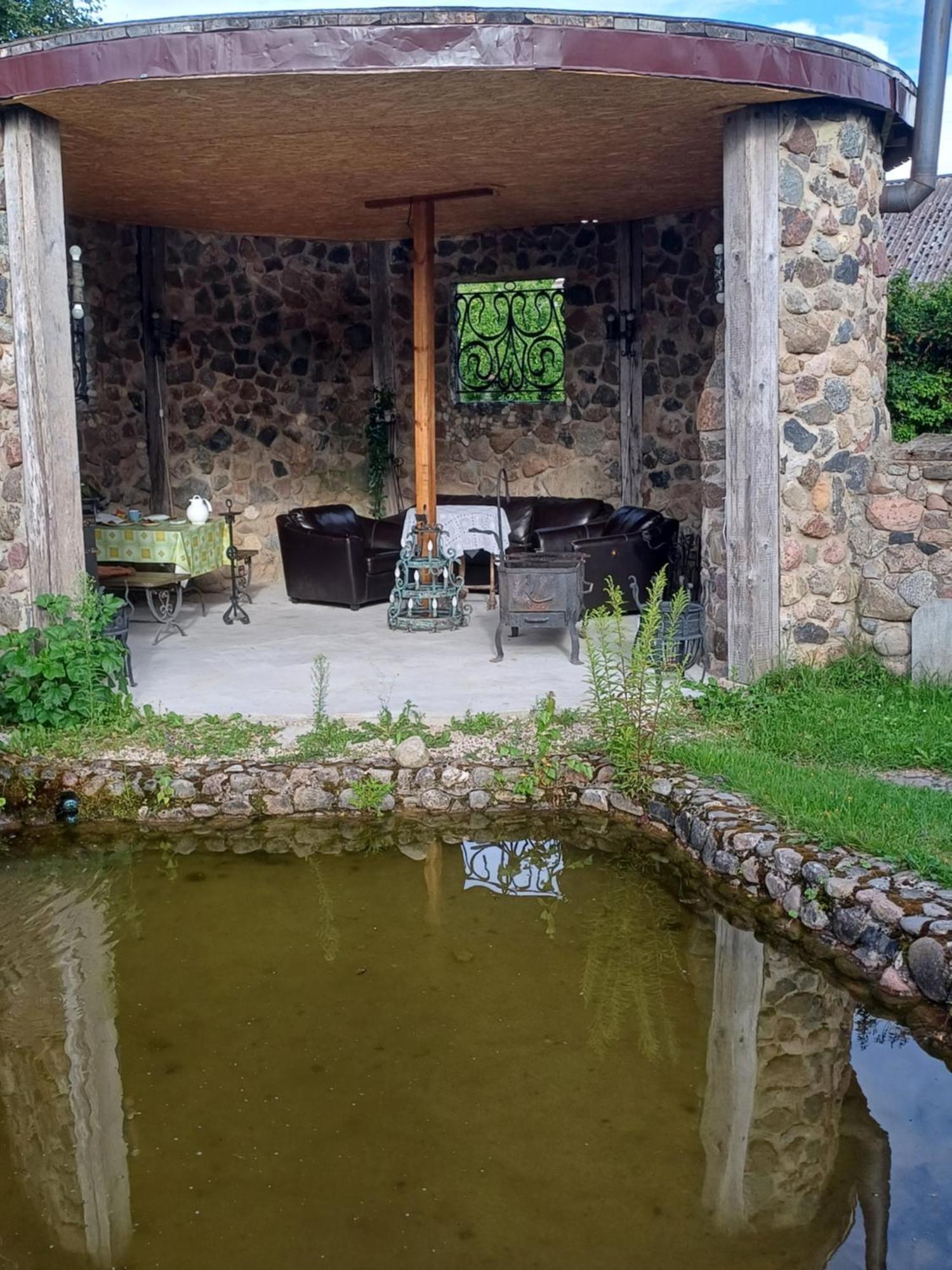 Viesu Nams "Laimes Pakavs" Hotel Straupe Bagian luar foto